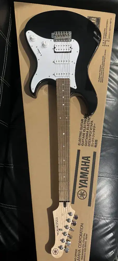 Gitar listrik yamaha 1set dengan amplifier dan efect