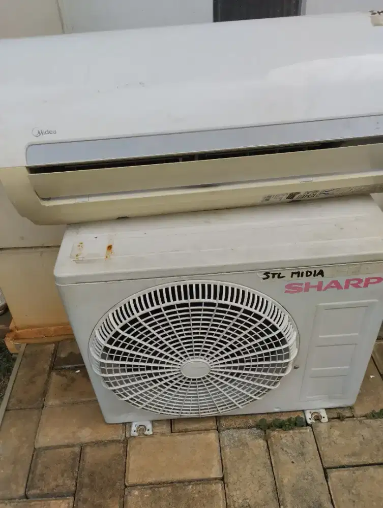 AC 1pk , outdoor Sharp dgn indoor Midea . outdoor udah terisi freon