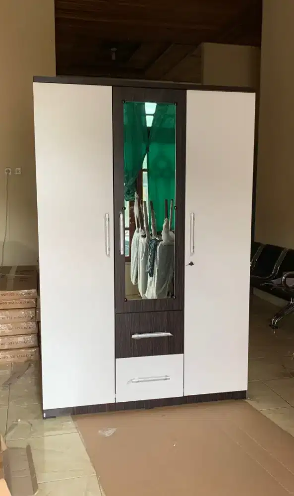 Sale Lemari Pakaian 3 Pintu Dapatkan Voucher Pembelian 25rb