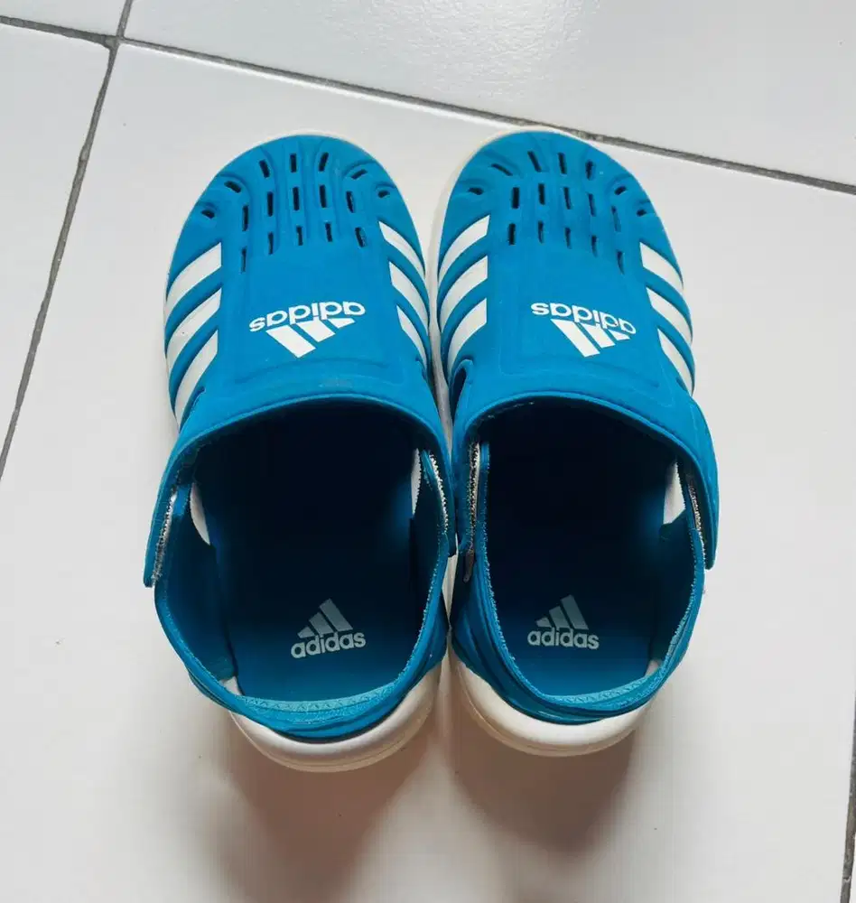 Sepatu sandal anak Adidas size 32