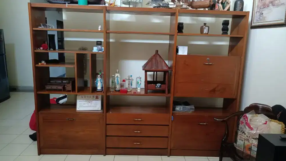 Lemari Pajangan & Penyimpanan Kayu Jati Tua – Kondisi Bagus