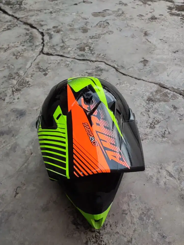 Dijual Helm Trail Full Face Car Gloss kondisi ok sdh dilaundry
