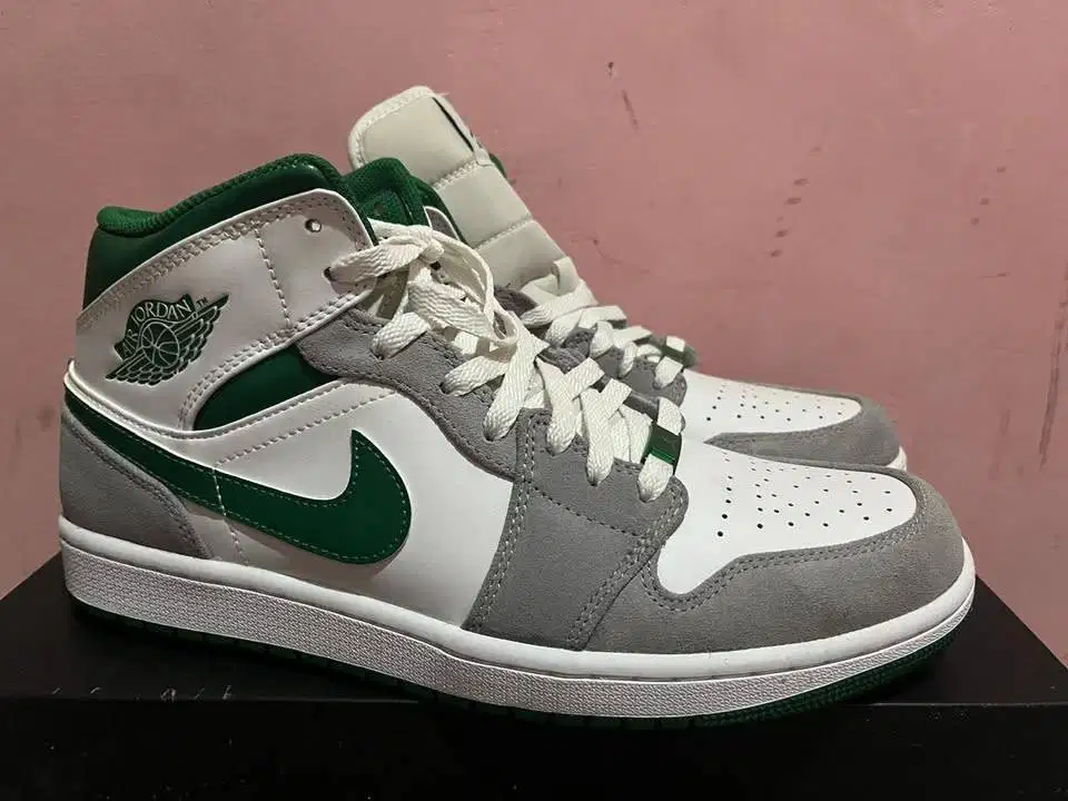 AJ1 Mid SE Grey Pine Green
