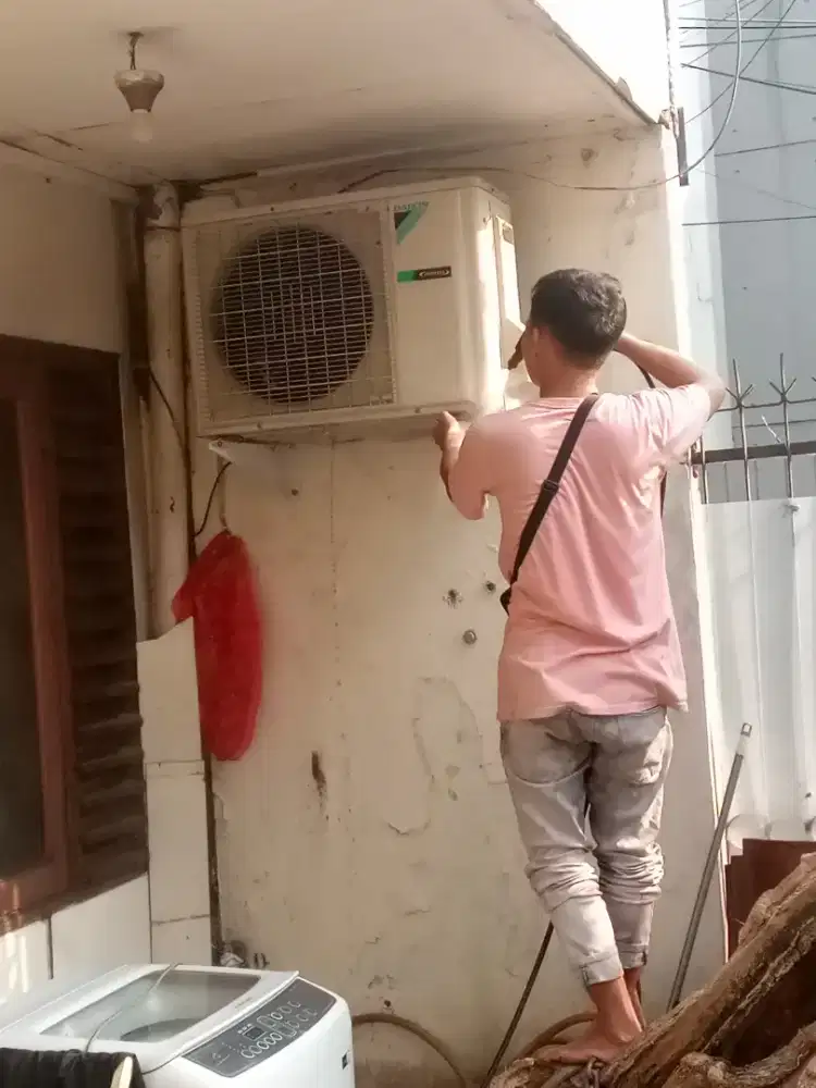 Service AC,kulkas,pompa air,mesin cuci dll.