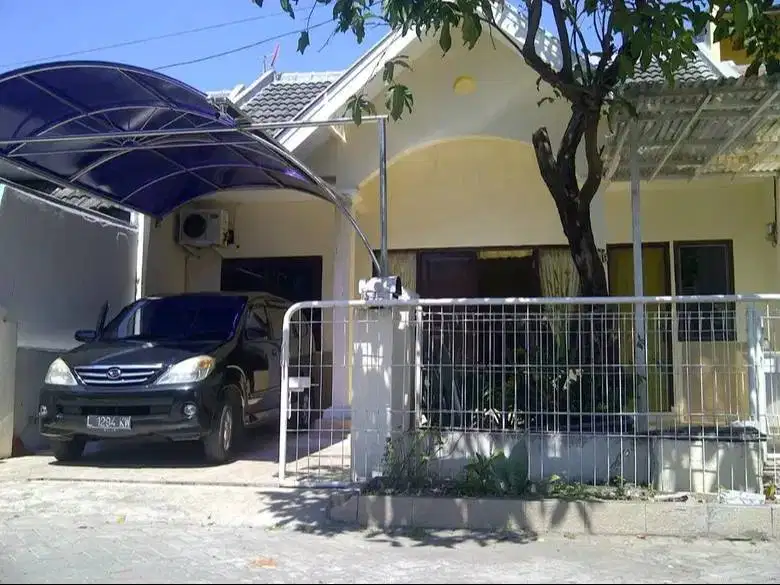 Rumah Strategis di Perum Bumi Marina Emas, Surabaya, Berperabot, Nego