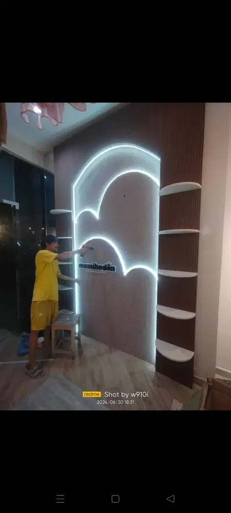 Penyeket ruangan outdoor dari gypsum dan GRC rumah minimalis