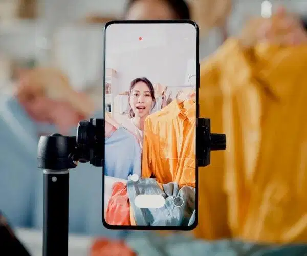 BUTUH CEPAT HOST LIVE SERIUS KERJA