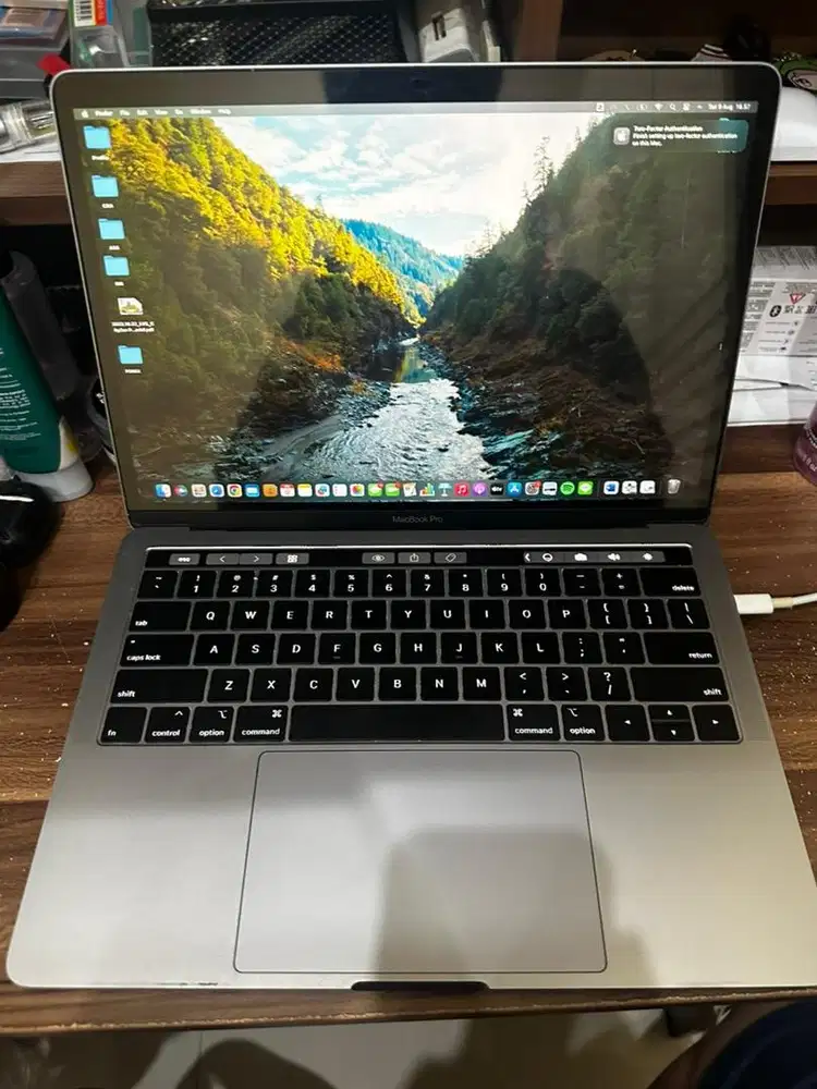 Macbook Pro Touchbar 2.4Ghz