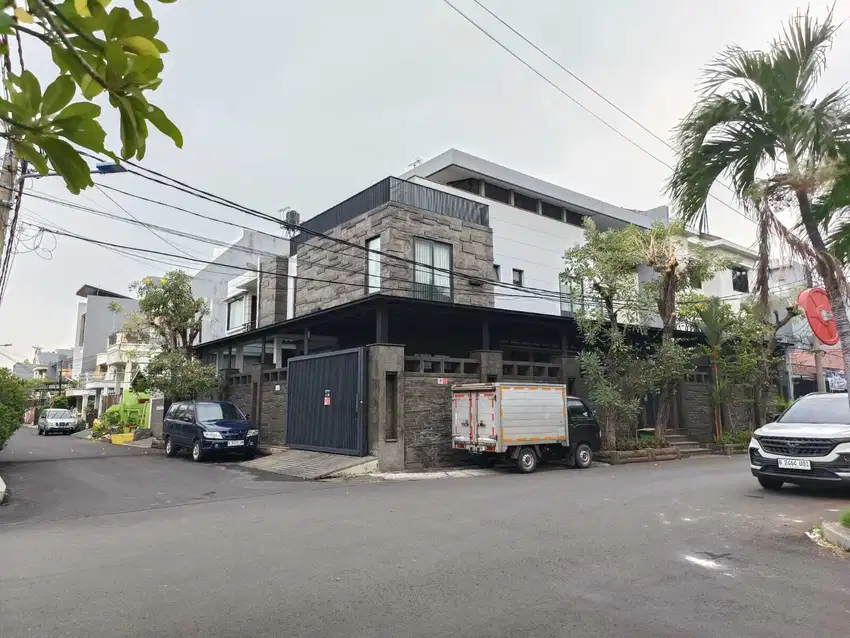 RUMAH MEWAH SUNTER PARADISE 15X20 3LANTAI, HUK, FURNISH LUX VIEW TIMUR