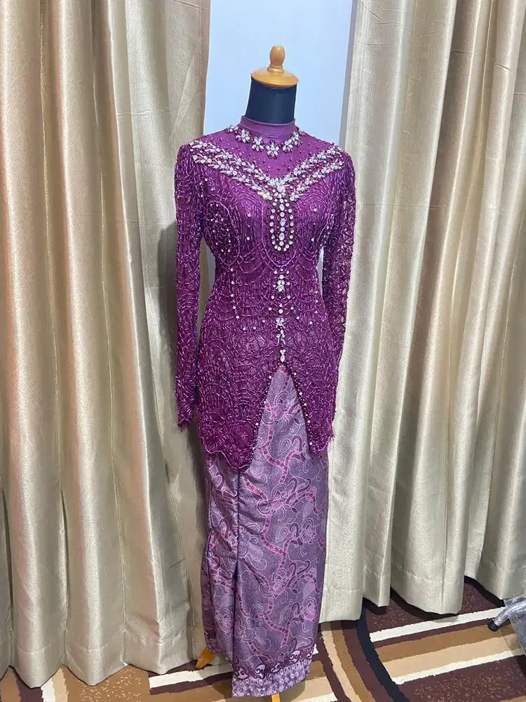 Kebaya burgundy full payet +rok + manset