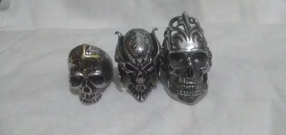 Cincin titanium tengkorak