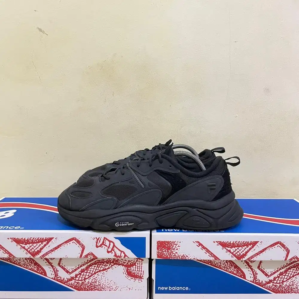 Sepatu Bekas Second Fila Tecno Comfort Full Black Hitam Bekas Second