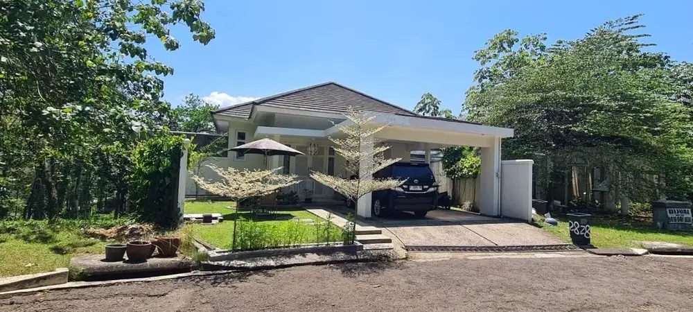 Rumah Dengan Fasilitas Kolam Renang di Bukit Golf Sentul City Bogor