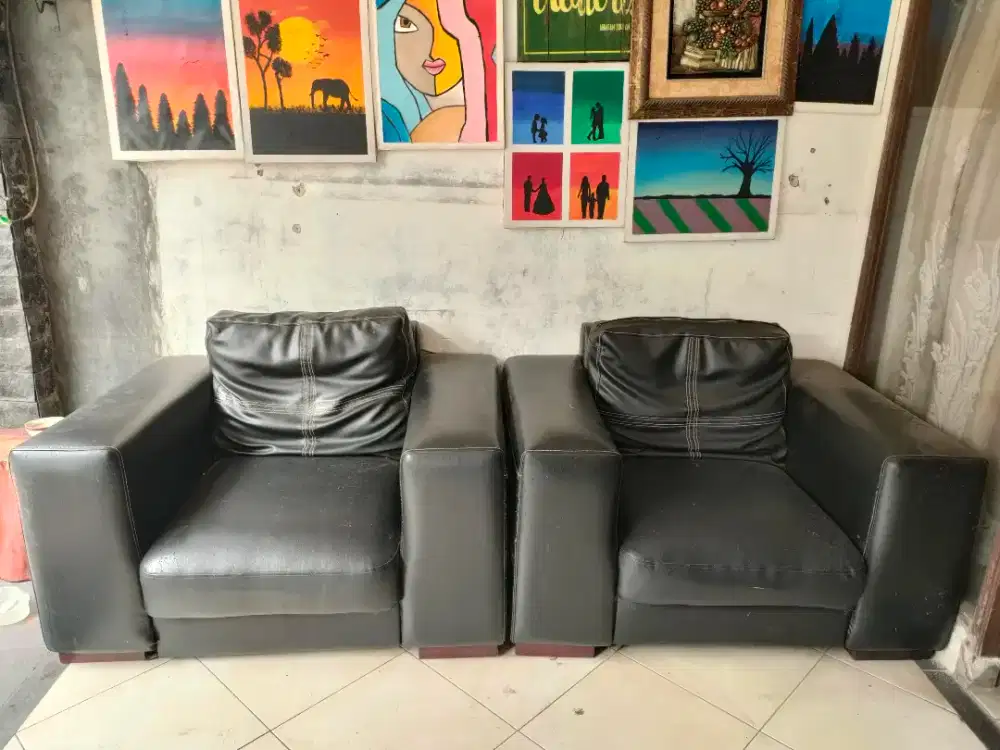 2 Sofa Kotak Kulit Besar