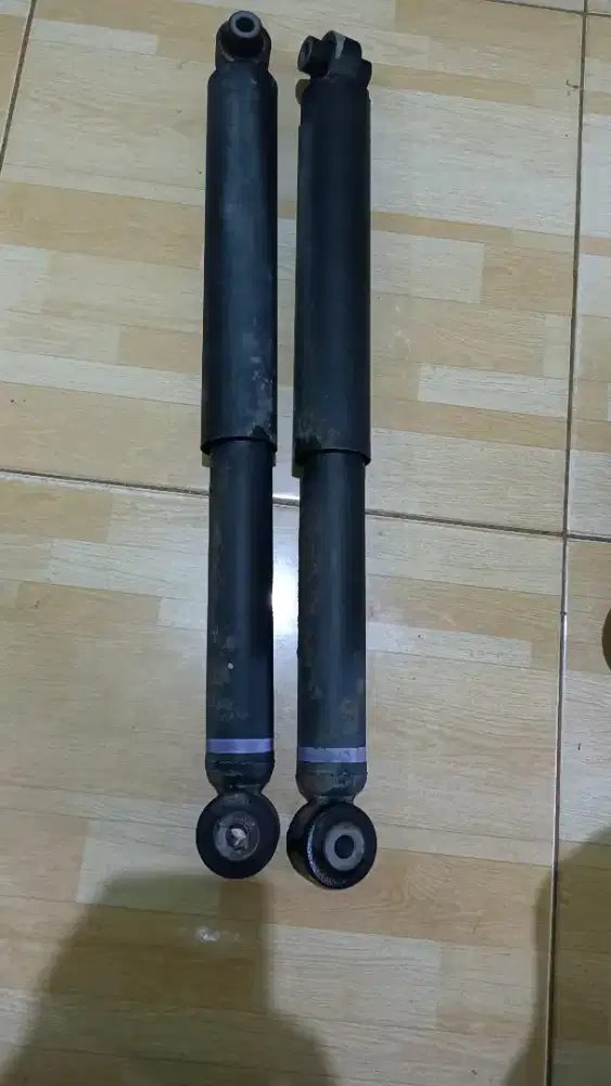 Shock belakang sigra