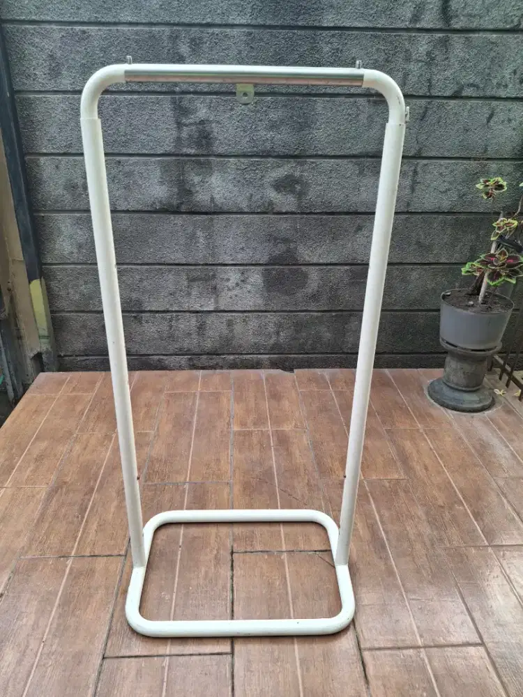 Gantungan Baju Ex Display