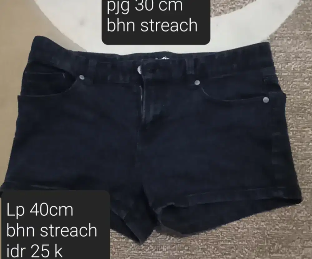 Celana pendek wanita