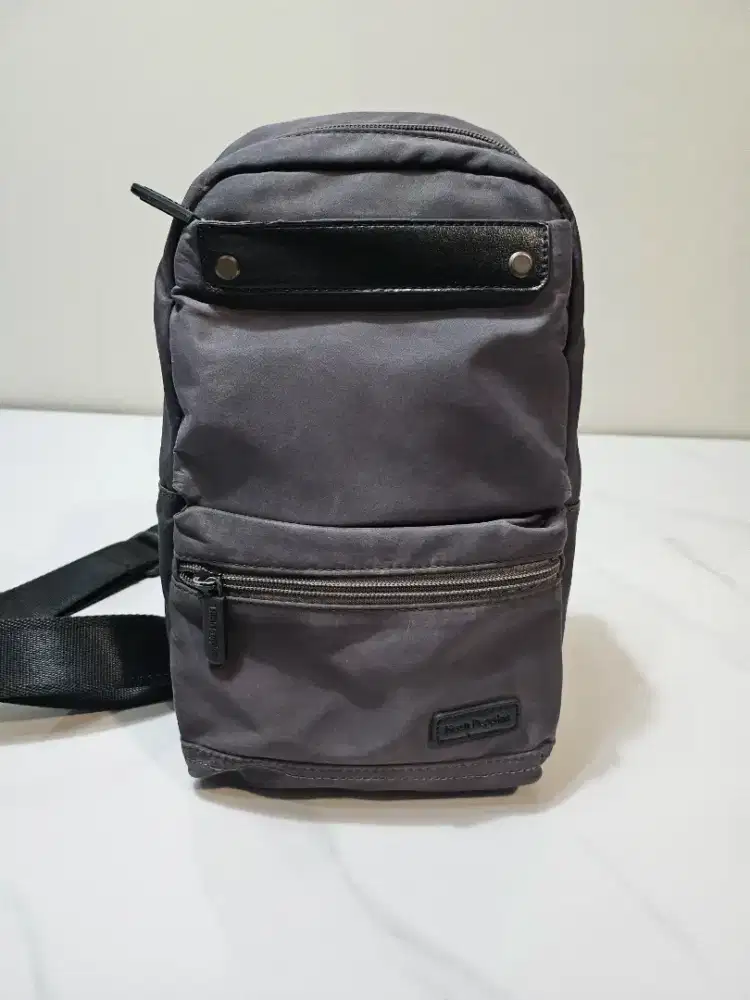 Hush Puppies waist bag warna abu