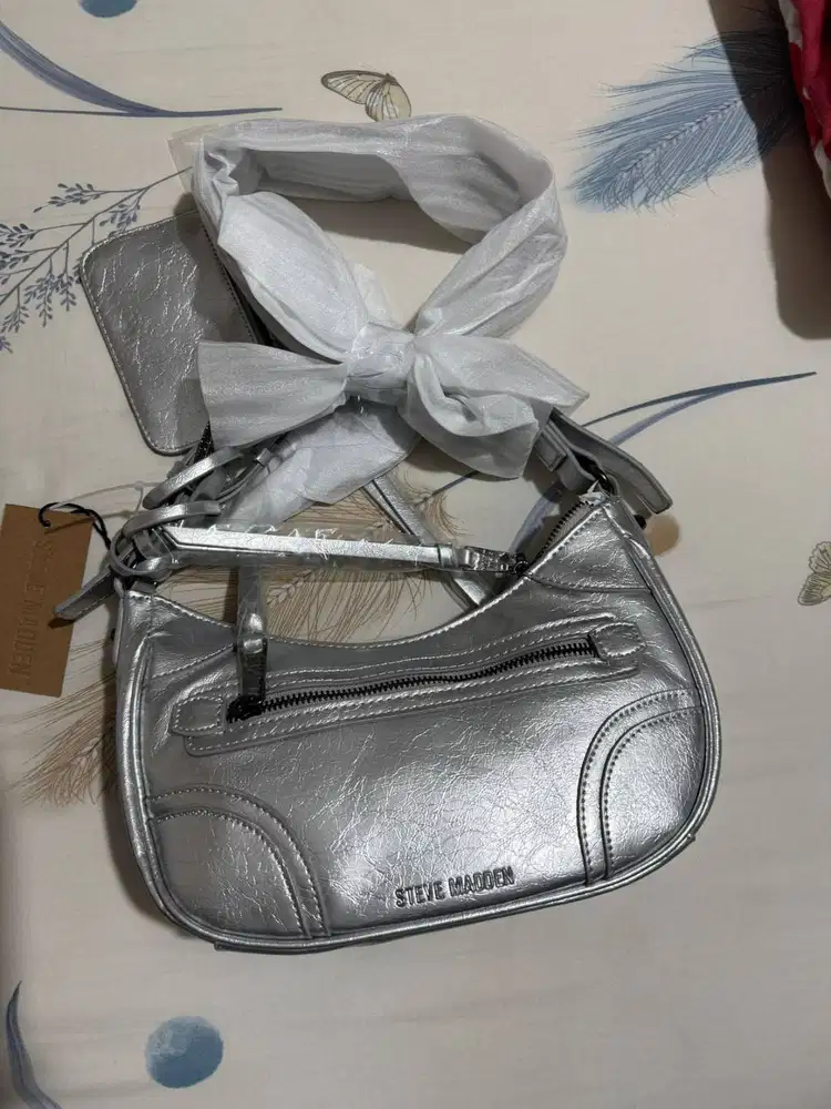 Steve Madden BGLOWING Silver 100% NEW & ORIGINAL (Baru)