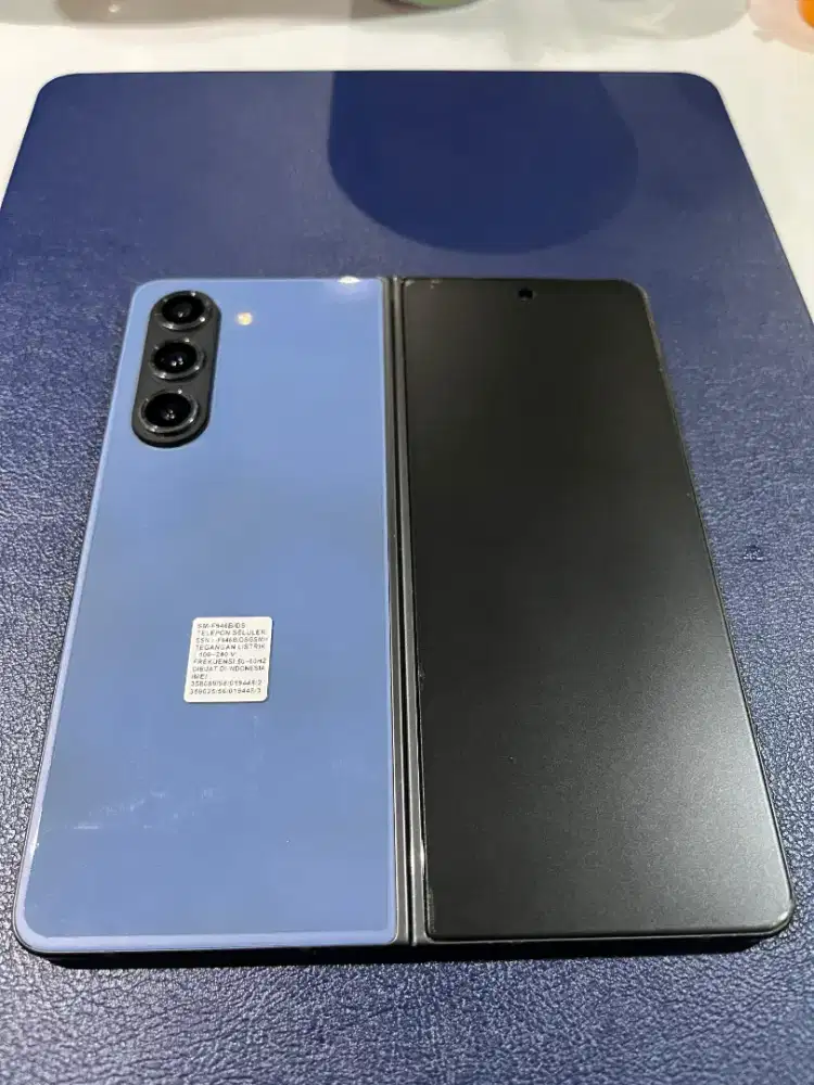 Samsung Galaxy Fold 5 12/512 gb Fullset Mint Condition SEIN