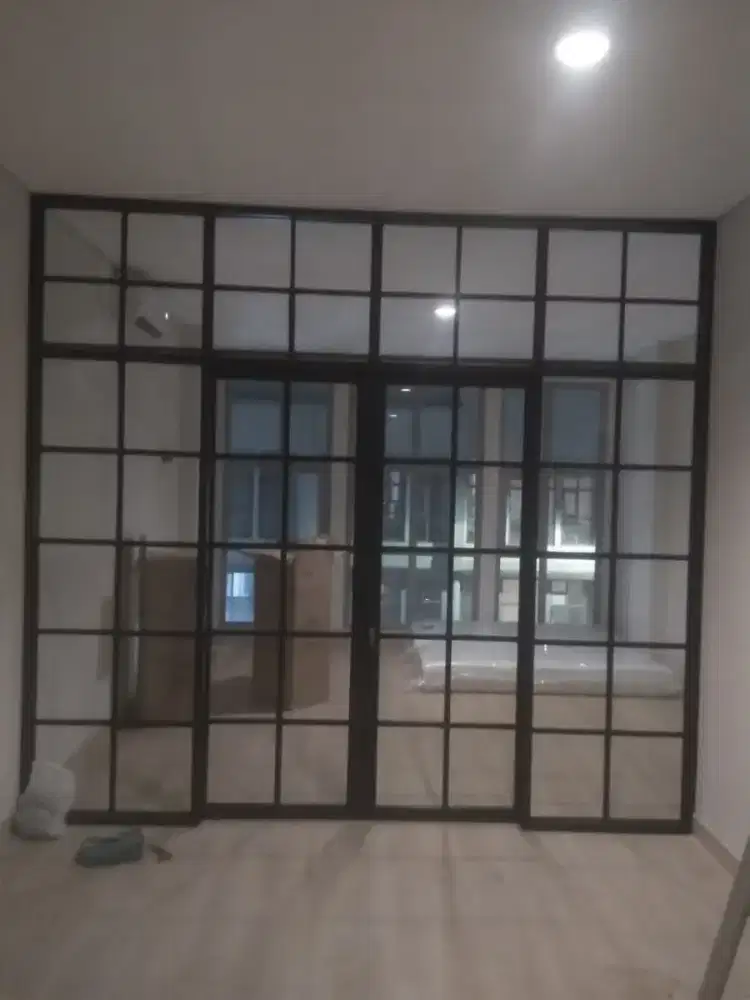 Partisi alumunium kaca sekat ruangan