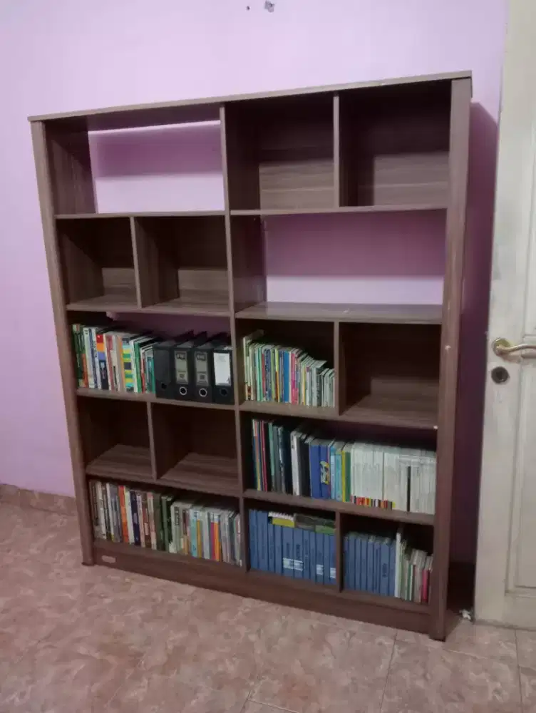 Rak buku besar, Partikel board