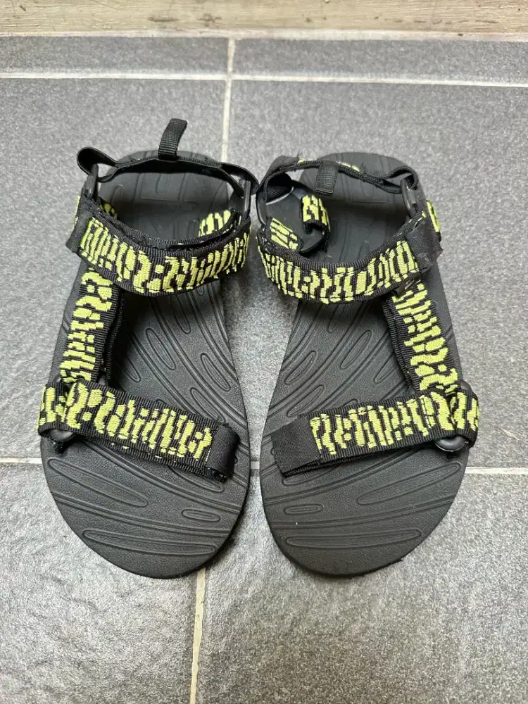 Sendal Gunung Eiger Wanita