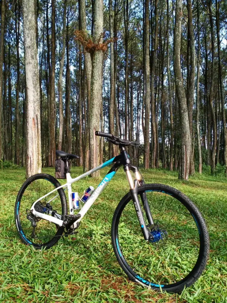 Sepeda MTB Polygon Xtrada 5 Tahun 2025