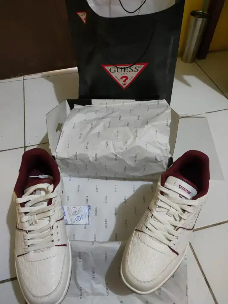 Sepatu Guess original UK 43