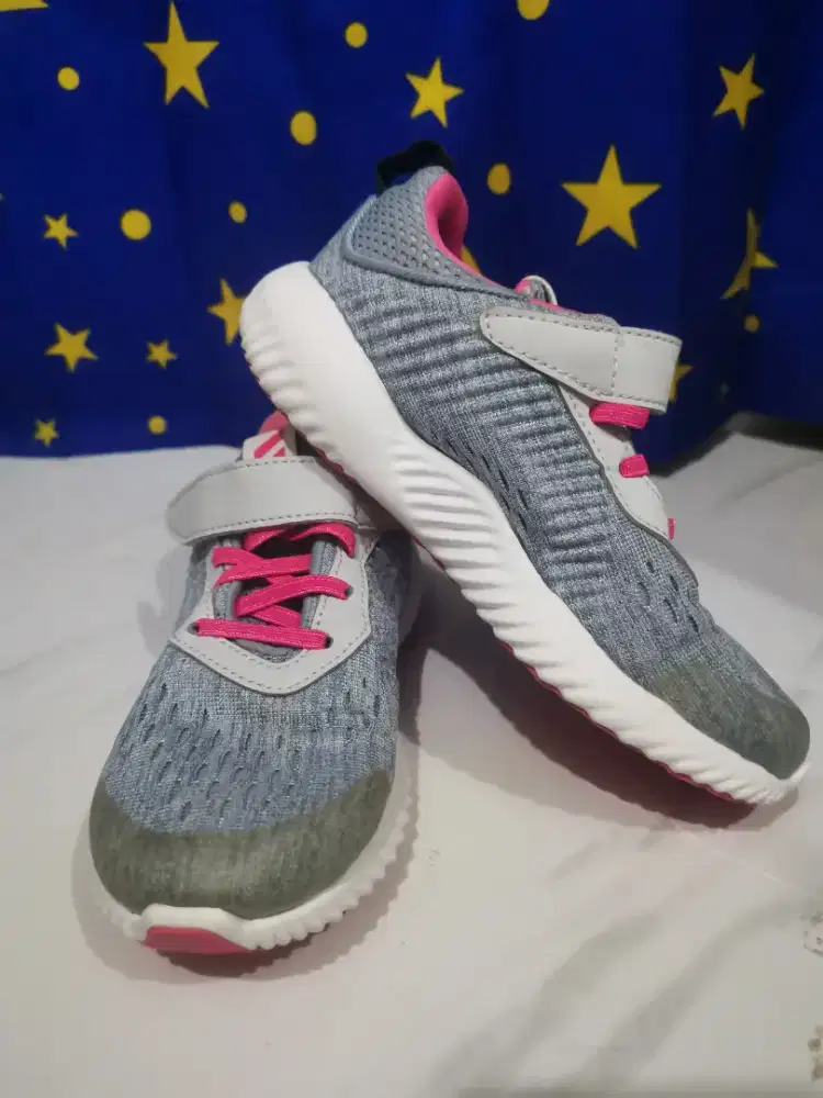 Sepatu anak Adidas