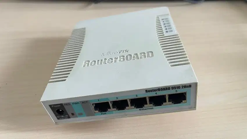 Router Wifi hostpot Mikrotik RB951G-2Hnd masih mulus garansi 3 bulan