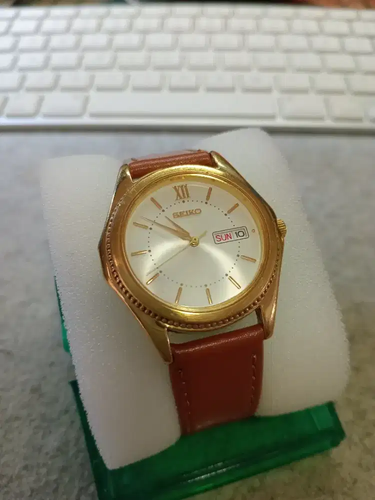 Seiko V733-6C50 (quartz)