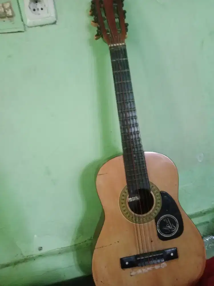 Mundia gitar kecil 6 senar