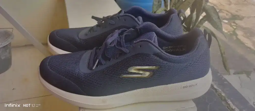 Sepatu skechers go walks stability size 12 us  no.46
