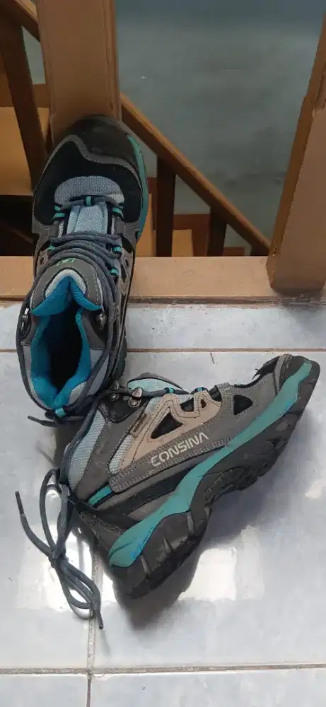 Sepatu Gunung Consina nomor 36