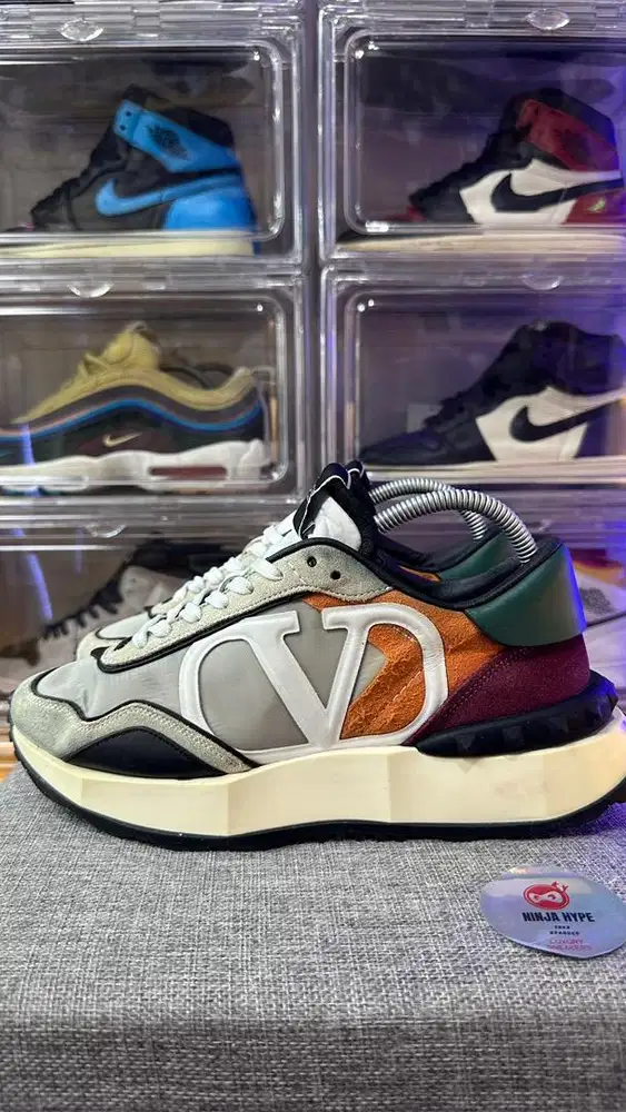VALENTINO GARAVANI OVERSIZE LOGO VINTAGE RUNNER SNEAKERS