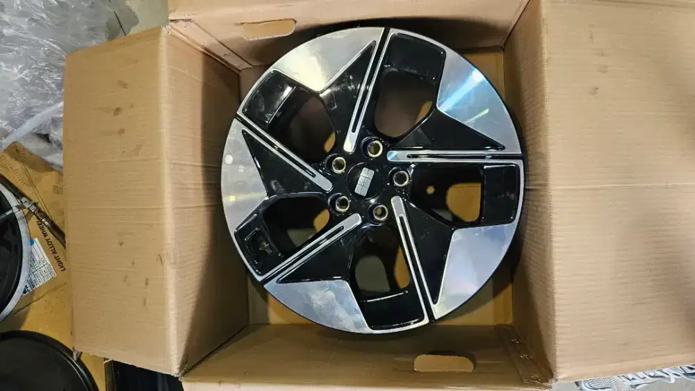 velg mobil Ring 18 5x114.3