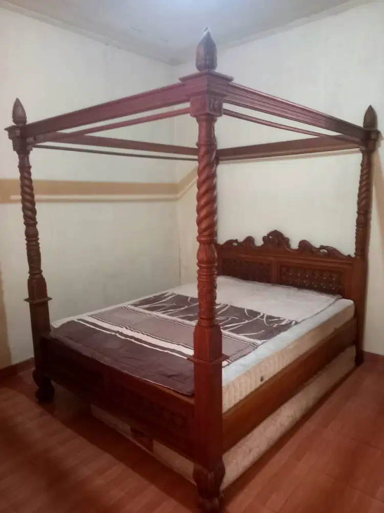 Tempat tidur kelambu