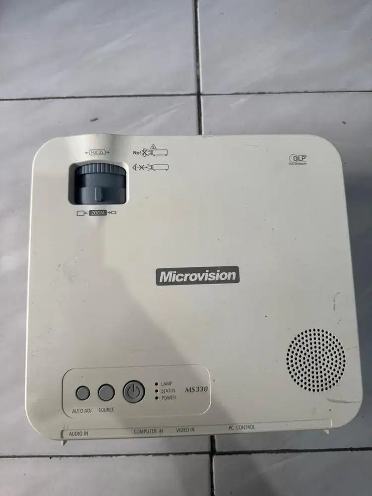Proyektor microvision ms330