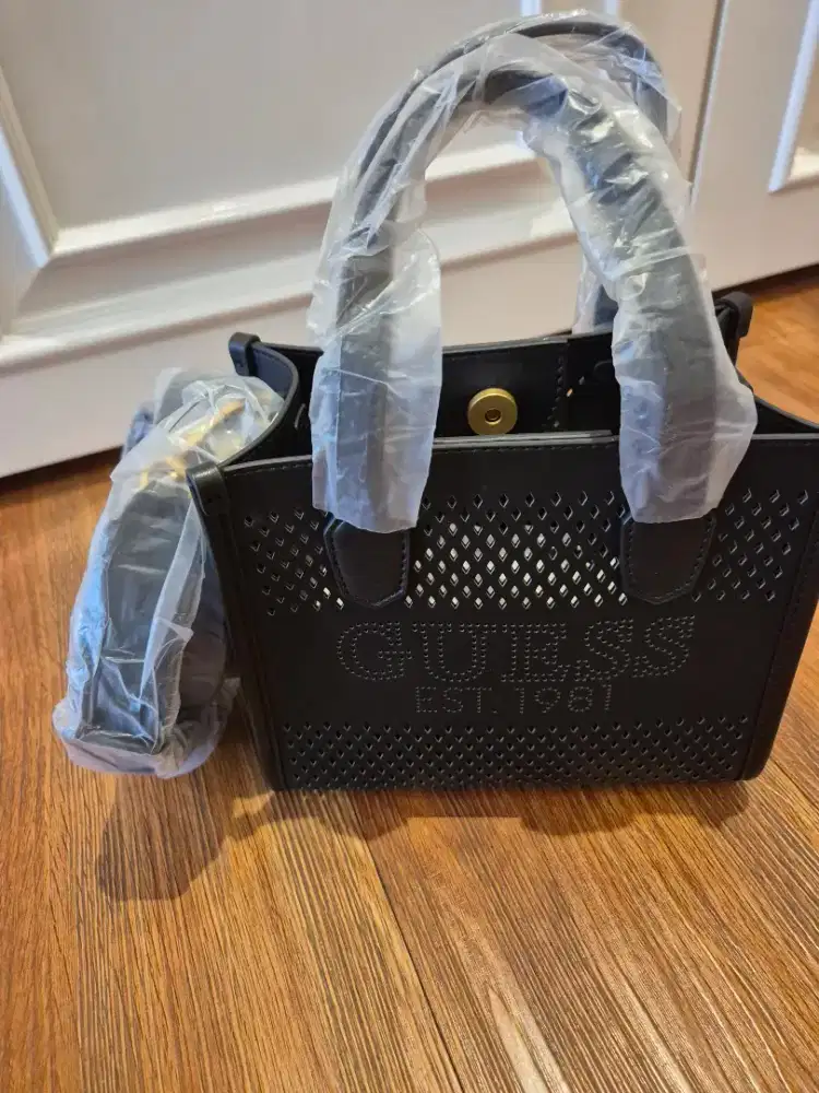 Tas dan dompet guess ory ya