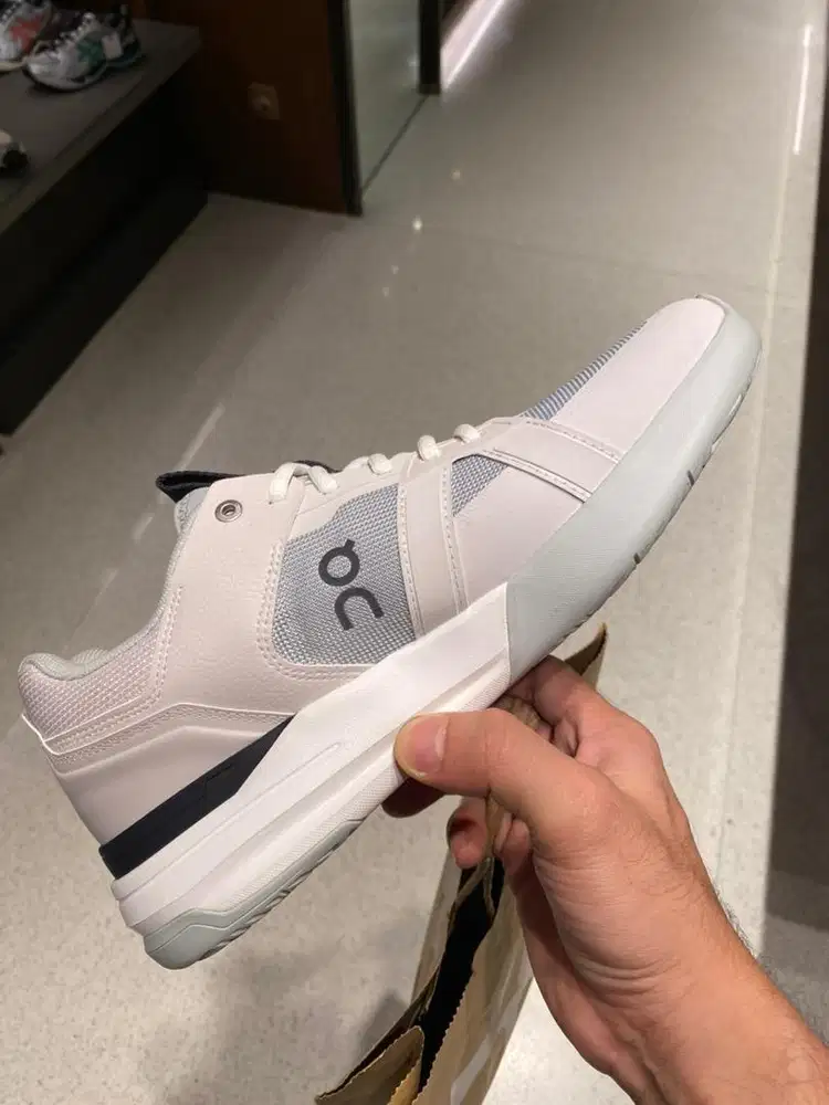 Sepatu PadelOn cloud tennis onthe rogger club house pro silver Glacier