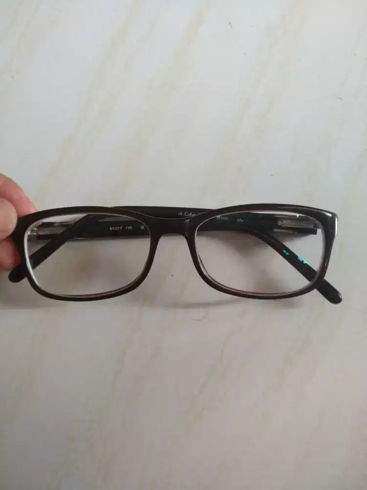 Kacamata calvin klein