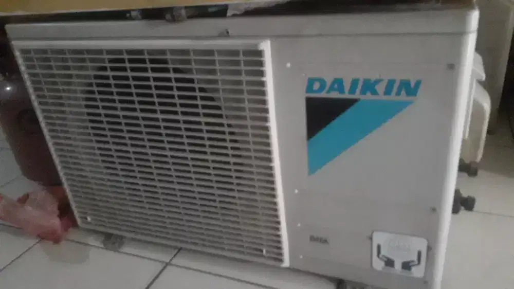 Tukar Tambah Outdoor AC Daikin 1 PK R410A
