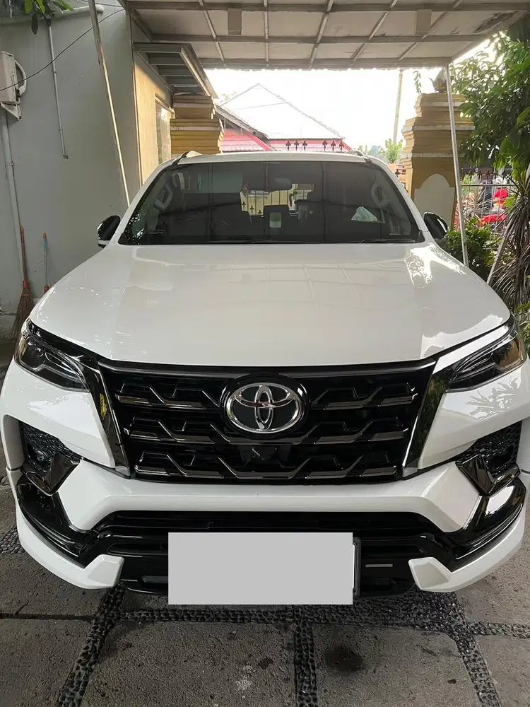 Toyota Fortuner VRZ 2021 Bensin GR Sport Putih Pearl