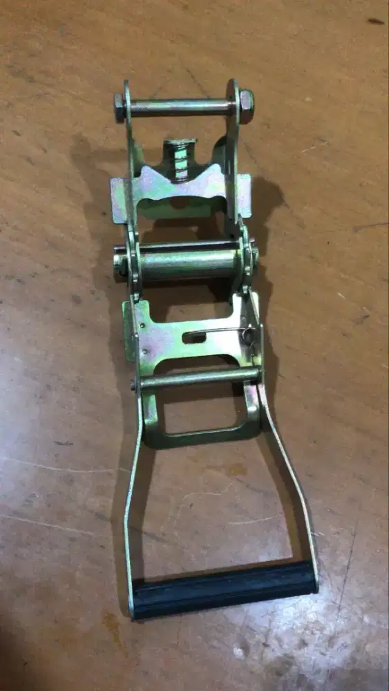 Alat buat ikat muatan truk