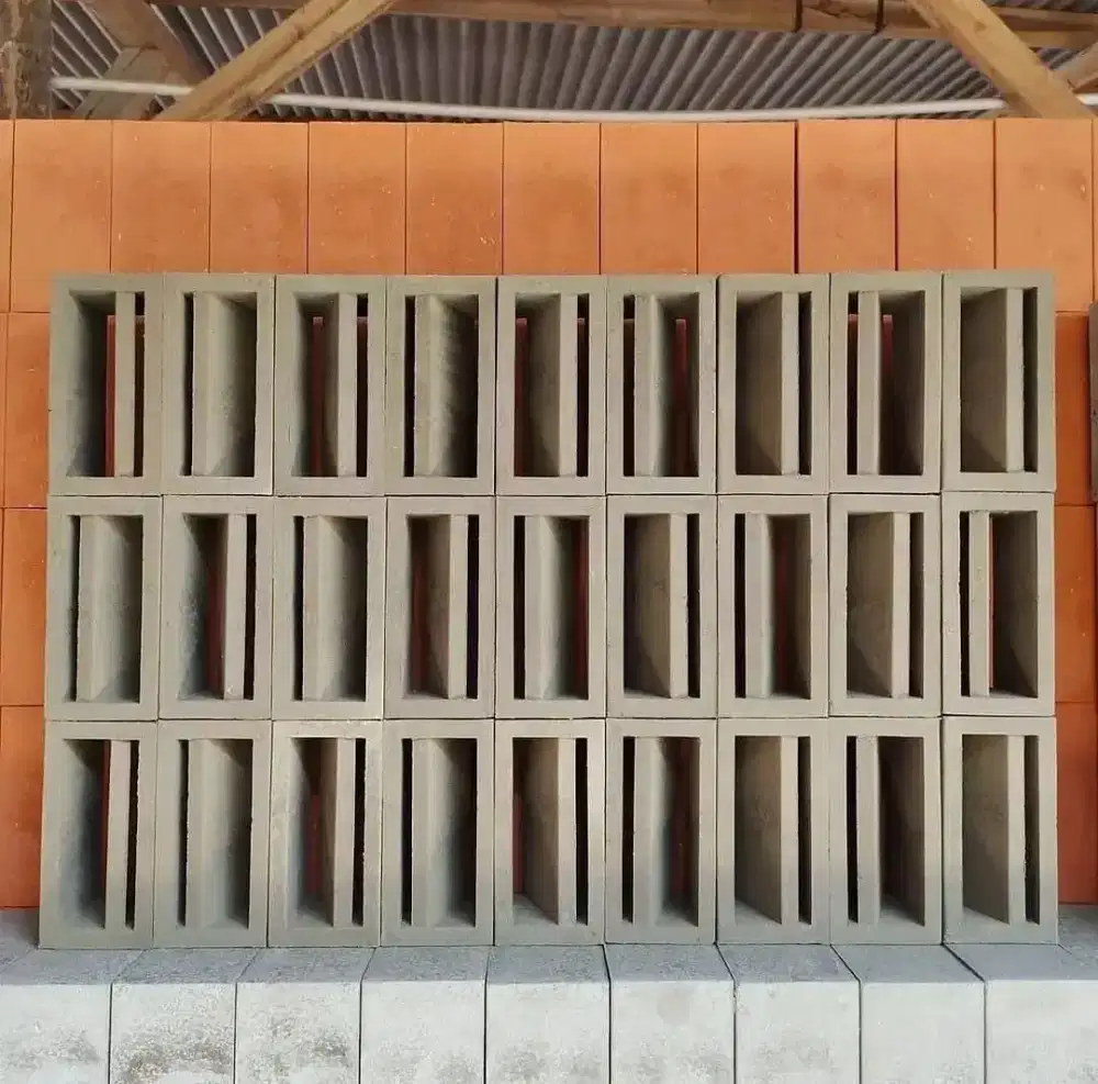 Roster beton minimalis kombinasi motif corongXdaun