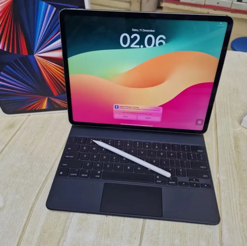 Ipad Pro M1 12,9 inci 2021 512gb wifii only plus magic keyboard