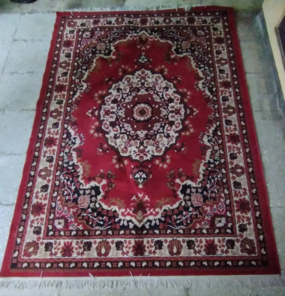 karpet motif masih jelas dan bersih ukuran 240x180