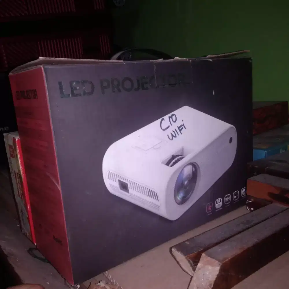 Projector Cheerlux dan Layar 4 : 3 setara TV 50 - 55 inch