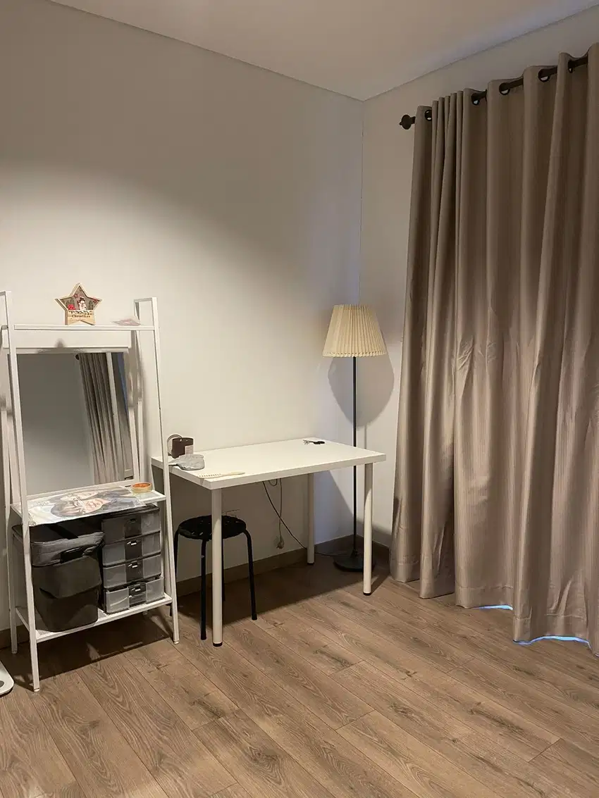 Wisteria JGC Furnished 4 kamar strategis bagus 2 lantai siap huni